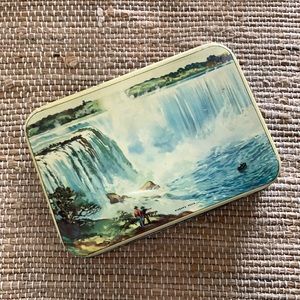 Vintage Niagara Falls England Toffee Tin. Excellent vintage condition.
